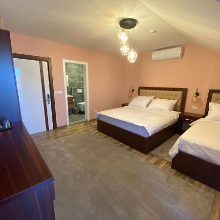 Hotel Kolonja'S Дебар Экстерьер фото