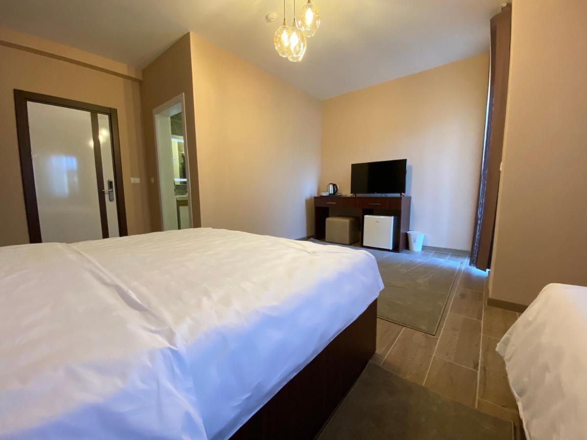 Hotel Kolonja'S Дебар Экстерьер фото